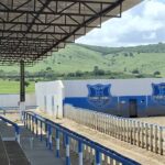 Criança morre baleada em parquinho durante tiroteio no Rio