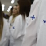 Abandono escolar no 1º ano do ensino médio cai 40% de 2024 a 2025, diz Censo