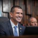 Escândalo das viagens à Copa do ‘Parceiro da Escola’ chega ao TCE; conselheiro Fabio de Souza Camargo vai relatar o caso