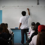 Centros acadêmicos da USP entram com ação por mudança de bolsas no exterior