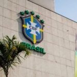 Com os demônios em dia