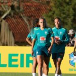 Victor Hugo dá camisa para Neymar, mas provoca: "Na Arena vai ser sinistro"